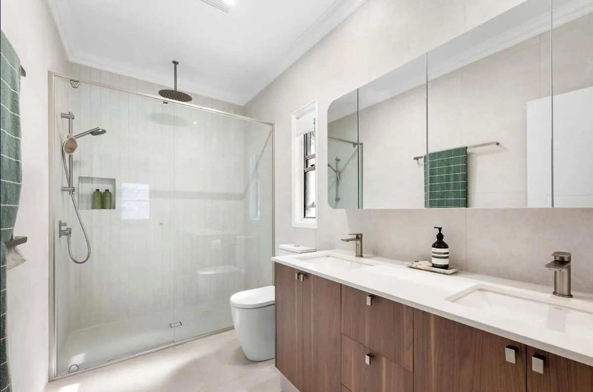 Maison Marie: Cinebar Getaway 4 Bedrooms 2.5 Baths Brisbane Holiday home