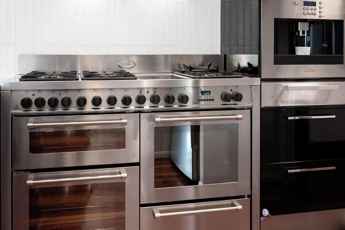 Holiday home Maison Marie: Cinebar Getaway 4 Bedrooms 2.5 Baths Brisbane Australia