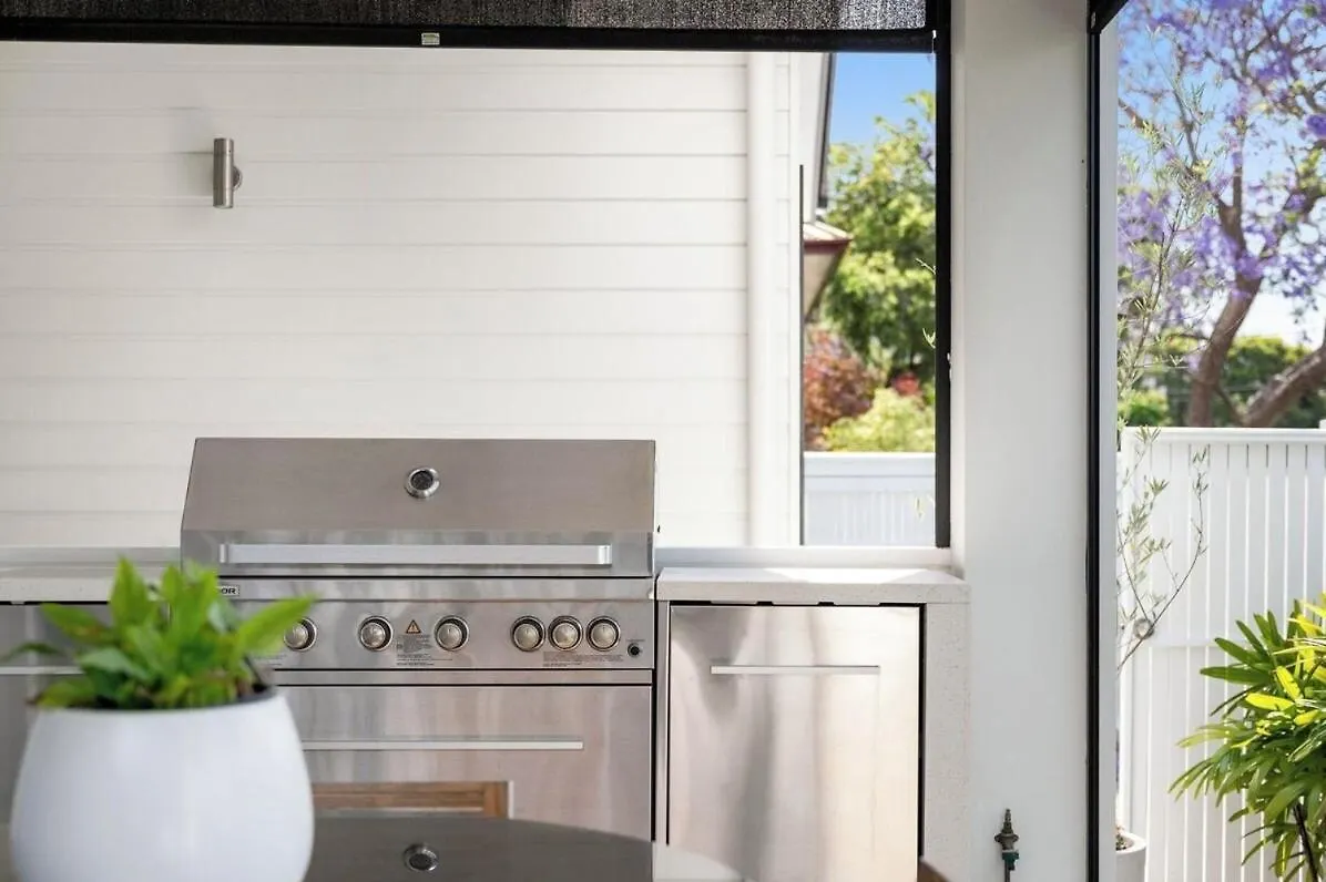 Holiday home Maison Marie: Cinebar Getaway 4 Bedrooms 2.5 Baths Brisbane Australia