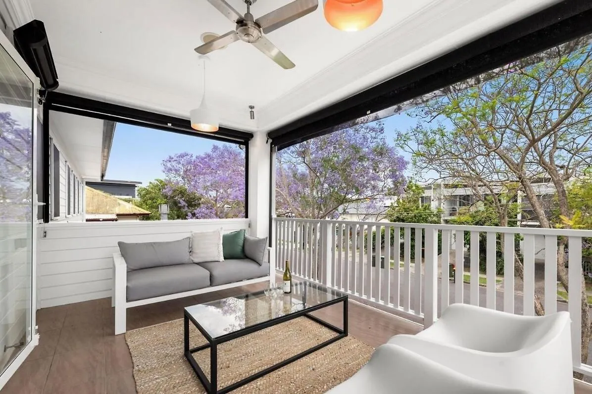 Maison Marie: Cinebar Getaway 4 Bedrooms 2.5 Baths Brisbane