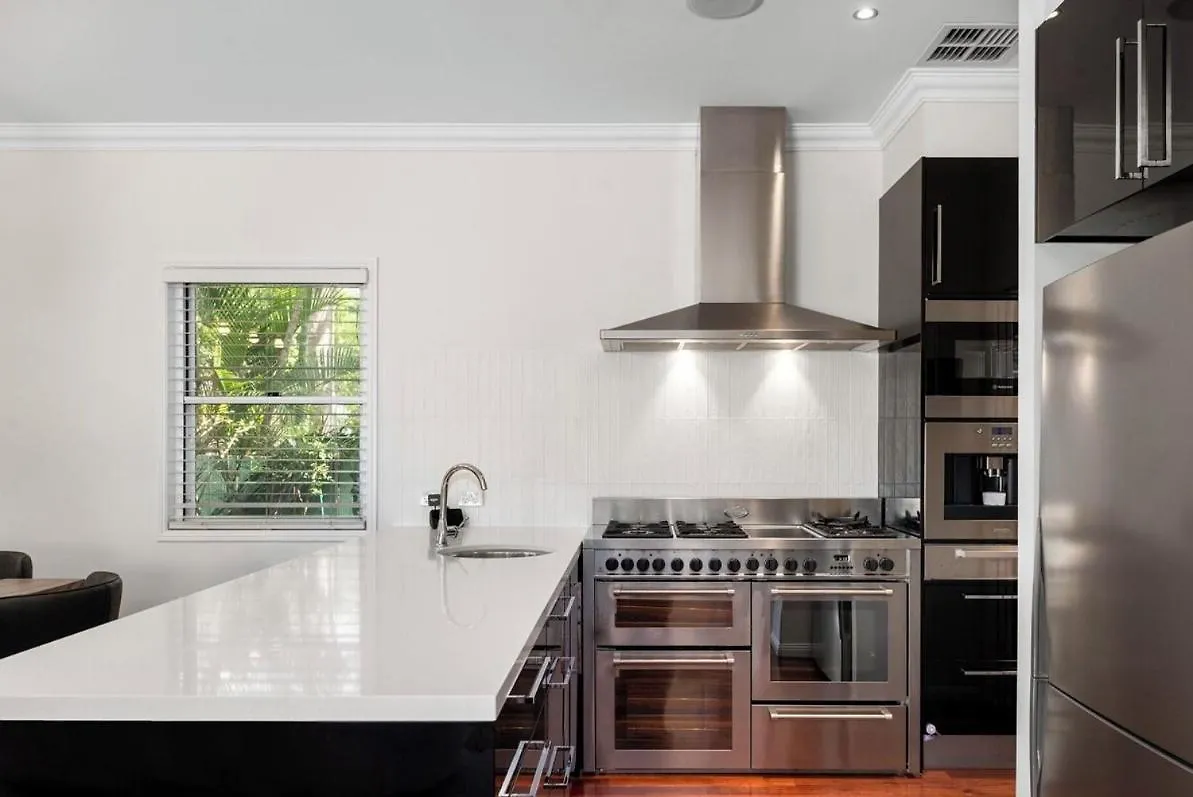 Maison Marie: Cinebar Getaway 4 Bedrooms 2.5 Baths Brisbane Holiday home