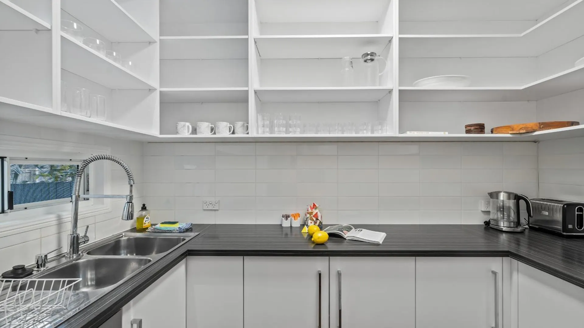 Holiday home Maison Marie: Cinebar Getaway 4 Bedrooms 2.5 Baths Brisbane