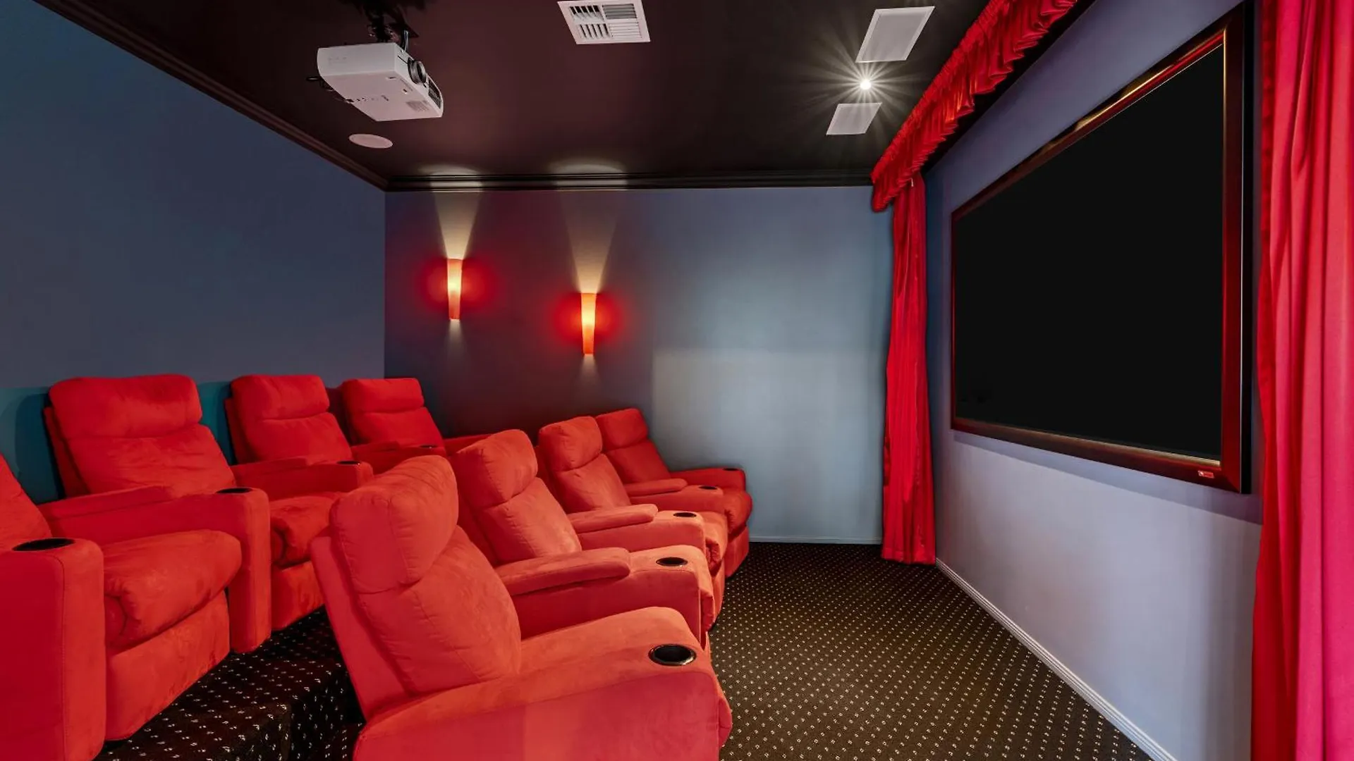 Maison Marie: Cinebar Getaway 4 Bedrooms 2.5 Baths Brisbane Australia