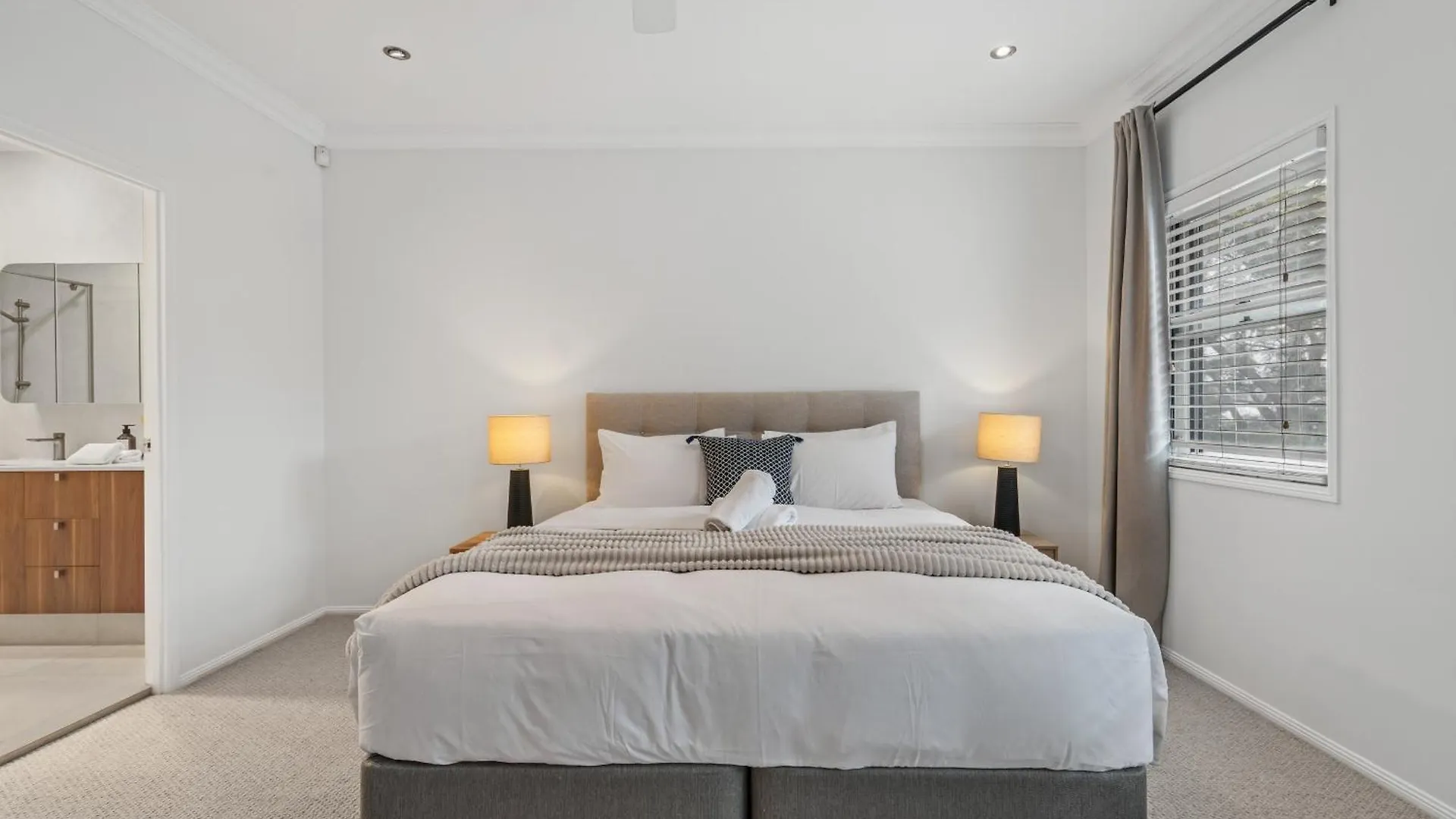 Maison Marie: Cinebar Getaway 4 Bedrooms 2.5 Baths Brisbane 0*,  Australia