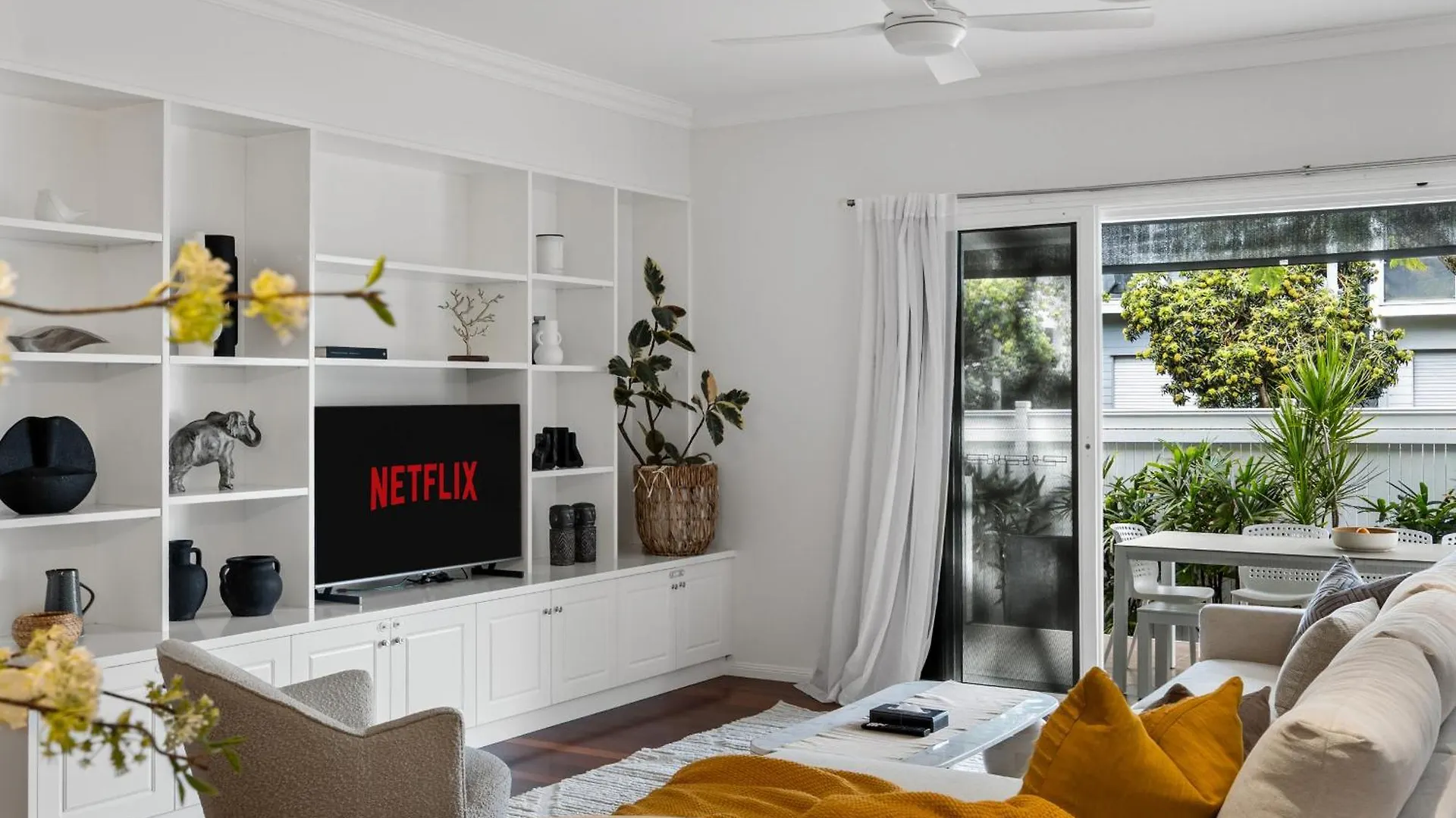 Holiday home Maison Marie: Cinebar Getaway 4 Bedrooms 2.5 Baths Brisbane Australia