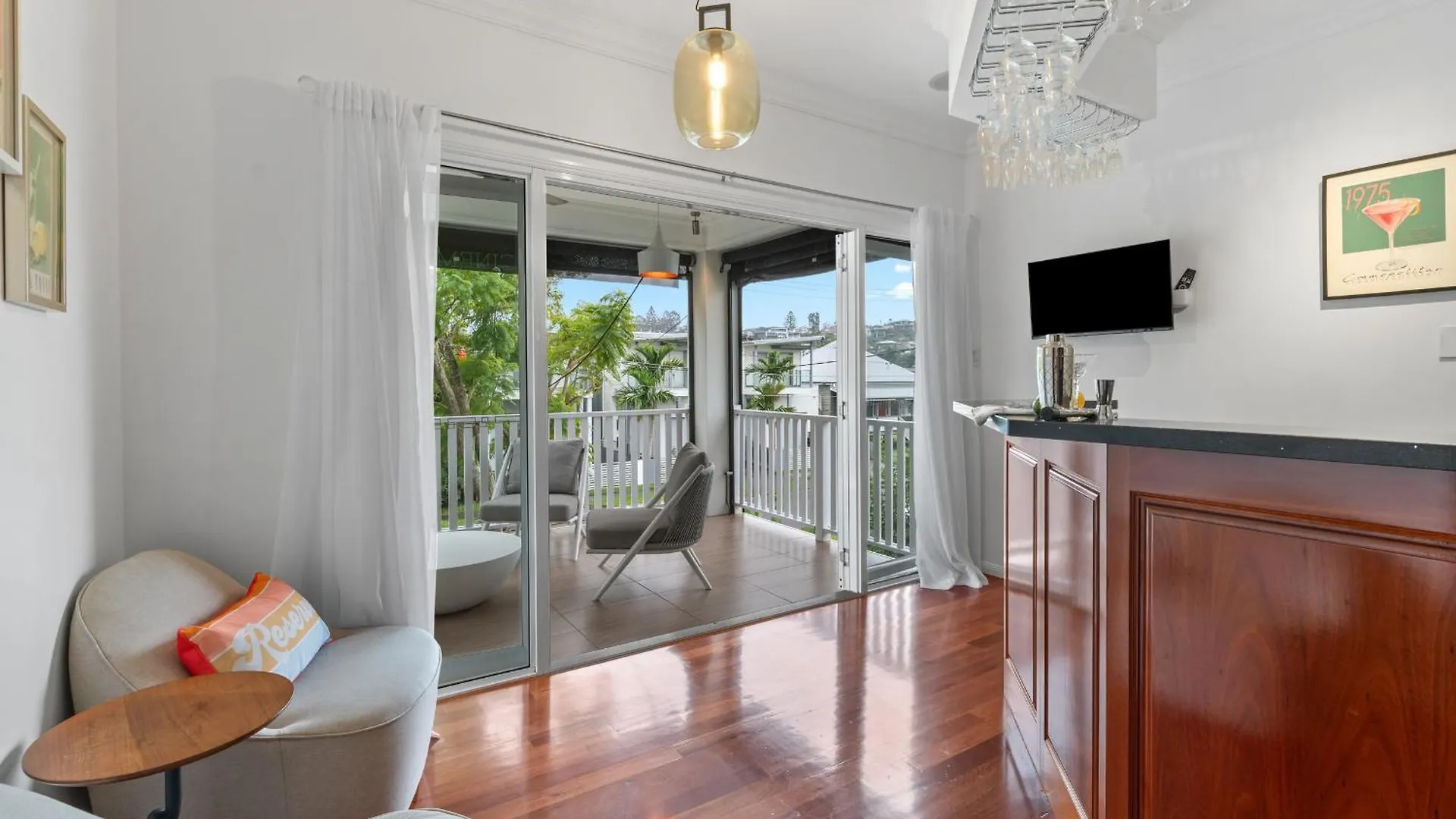 Maison Marie: Cinebar Getaway 4 Bedrooms 2.5 Baths Brisbane 0*,