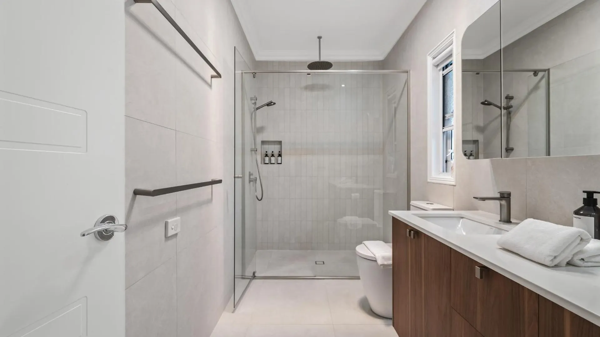 Maison Marie: Cinebar Getaway 4 Bedrooms 2.5 Baths Brisbane 0*,  Australia