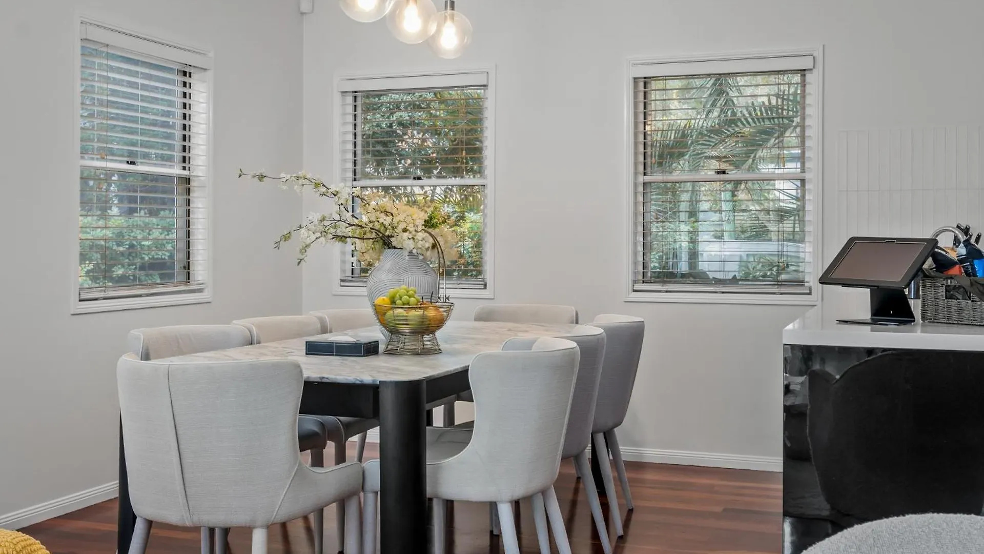 Maison Marie: Cinebar Getaway 4 Bedrooms 2.5 Baths Brisbane