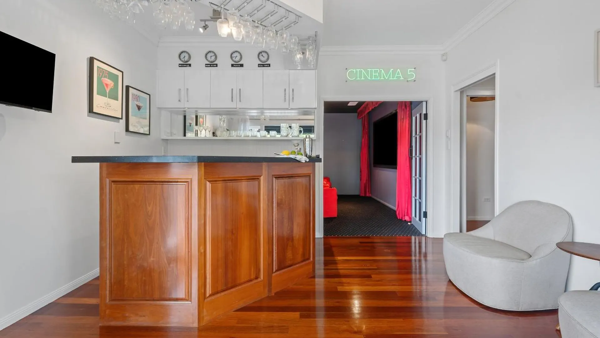 Maison Marie: Cinebar Getaway 4 Bedrooms 2.5 Baths Brisbane