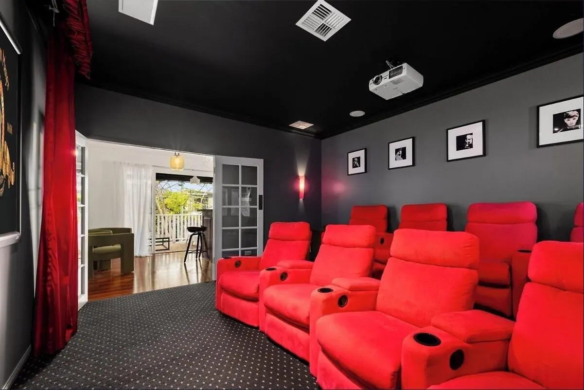 Holiday home Maison Marie: Cinebar Getaway 4 Bedrooms 2.5 Baths Brisbane