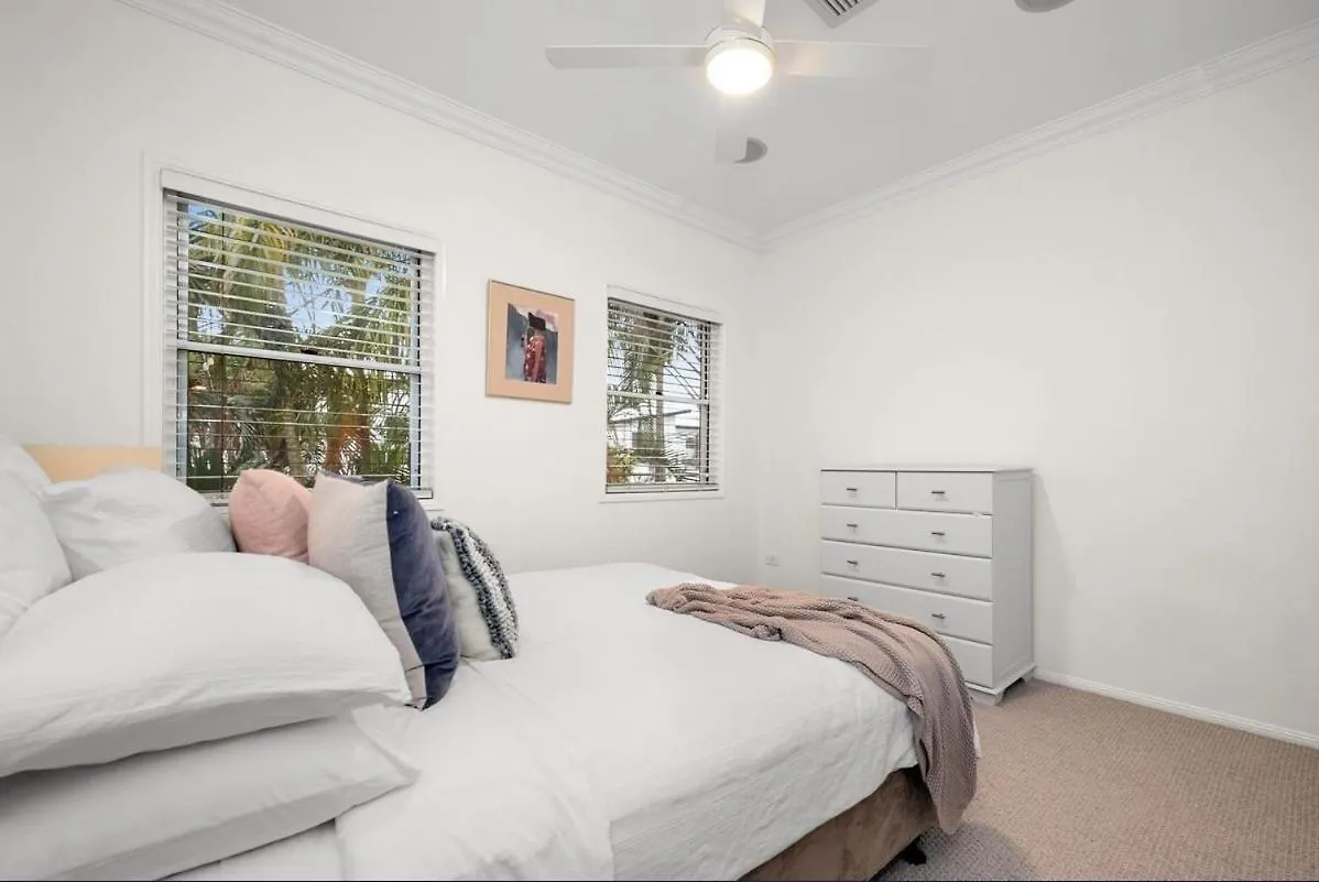 Maison Marie: Cinebar Getaway 4 Bedrooms 2.5 Baths Brisbane Holiday home