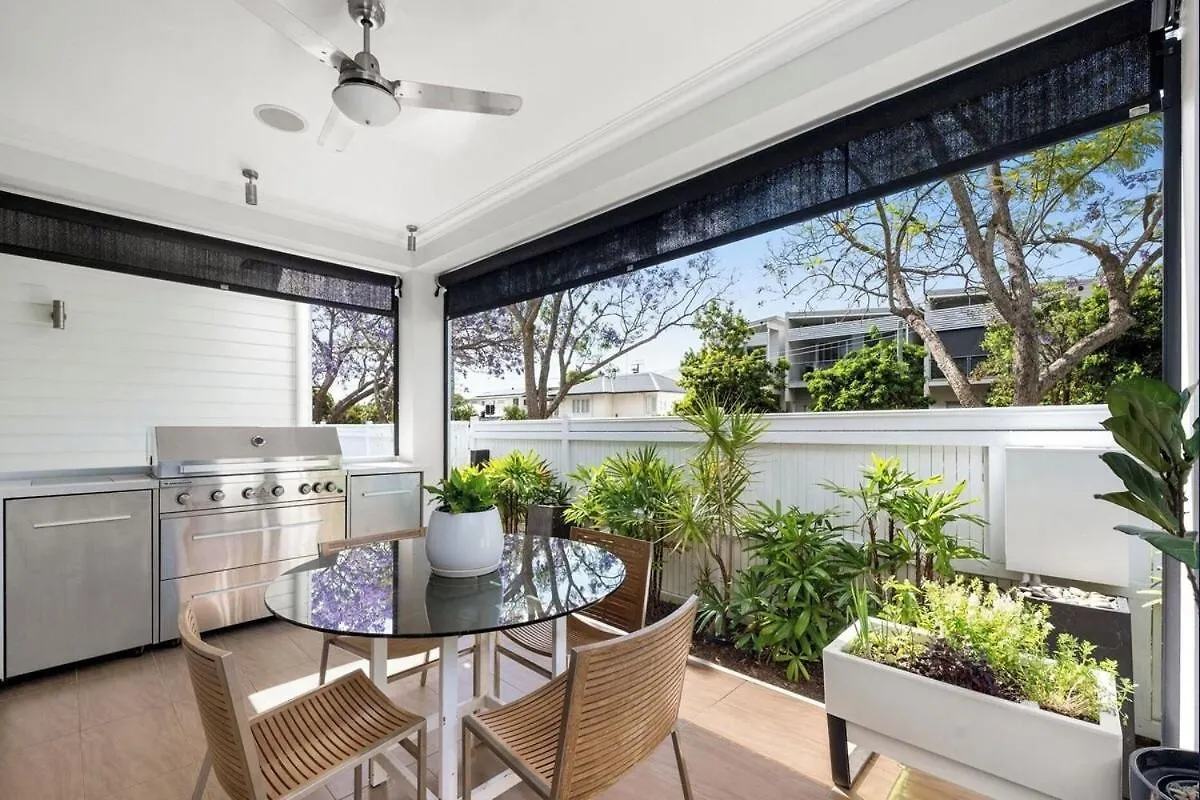 Holiday home Maison Marie: Cinebar Getaway 4 Bedrooms 2.5 Baths Brisbane