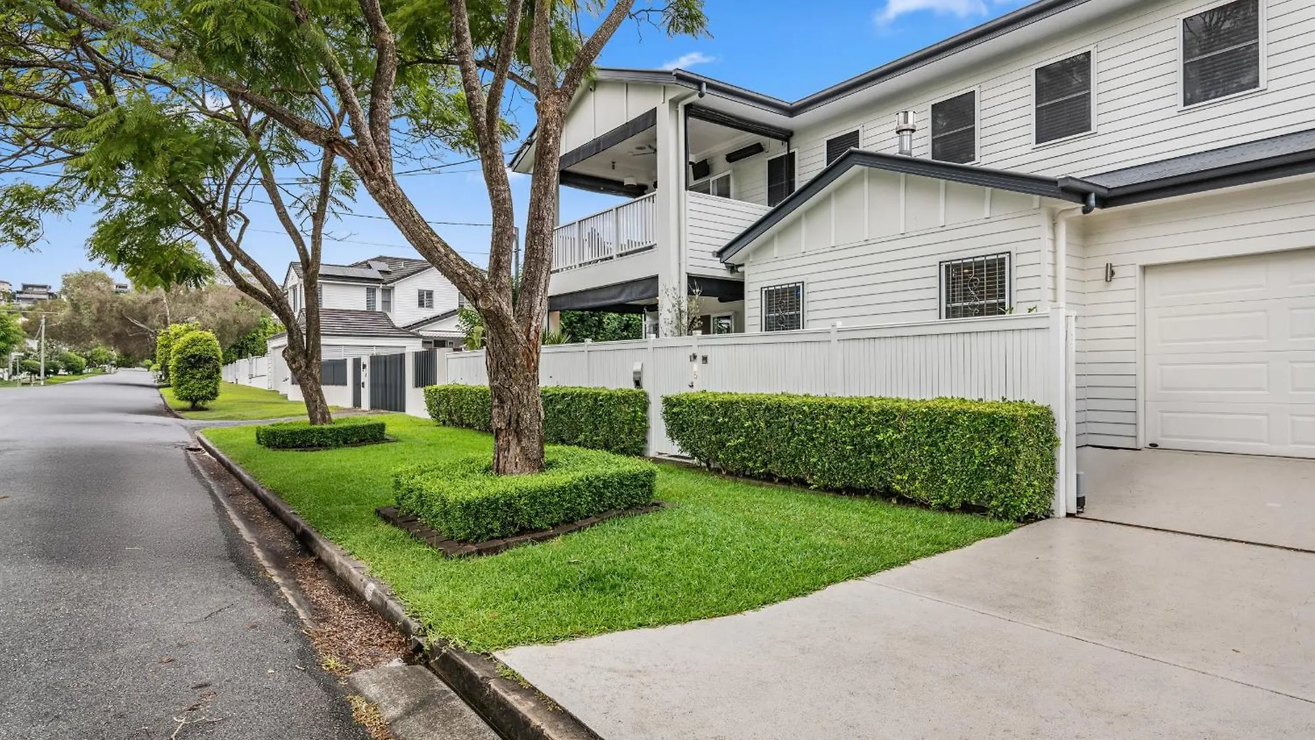 Maison Marie: Cinebar Getaway 4 Bedrooms 2.5 Baths Brisbane